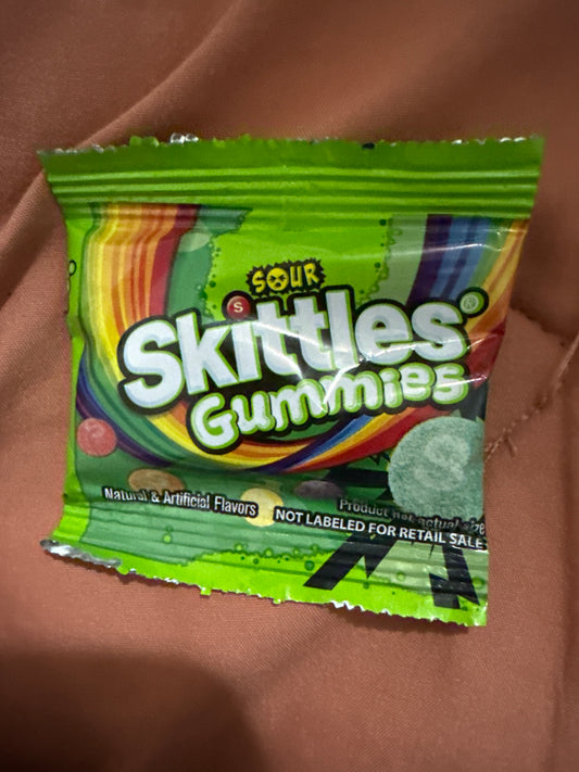 Sour skittle, gummy￼